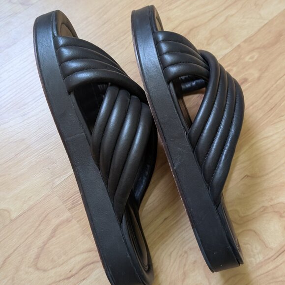 Porte & Paire Women's Quilted Black Leather Sandals Size 10 - Picture 4 of 7